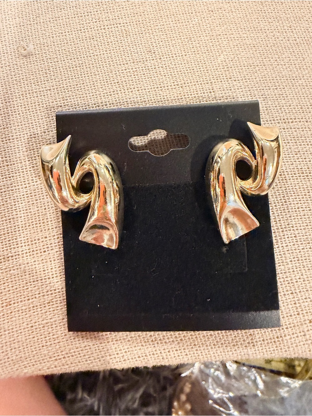 Vintage Lisner Gold Swirl Statement clip Earrings